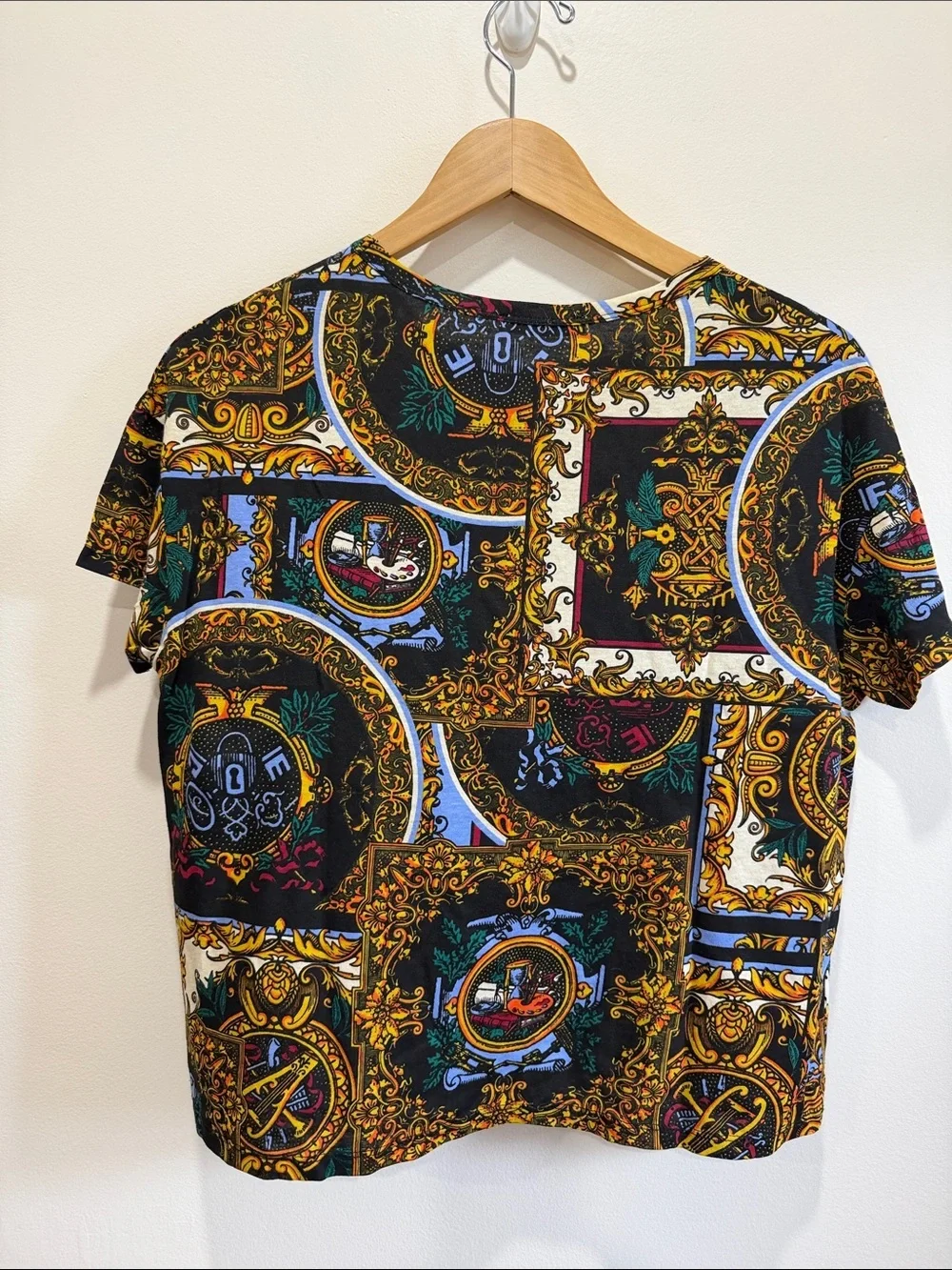 NWOT Zara Trafaluc Baroque Print Short Sleeve Tee in Black and Gold - Picture 8 of 10